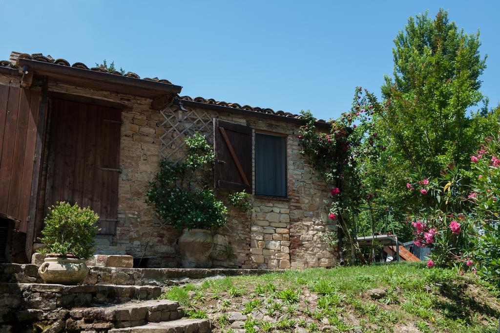 Agriturismo La Solagna Villa Montebello di Bertona Luaran gambar